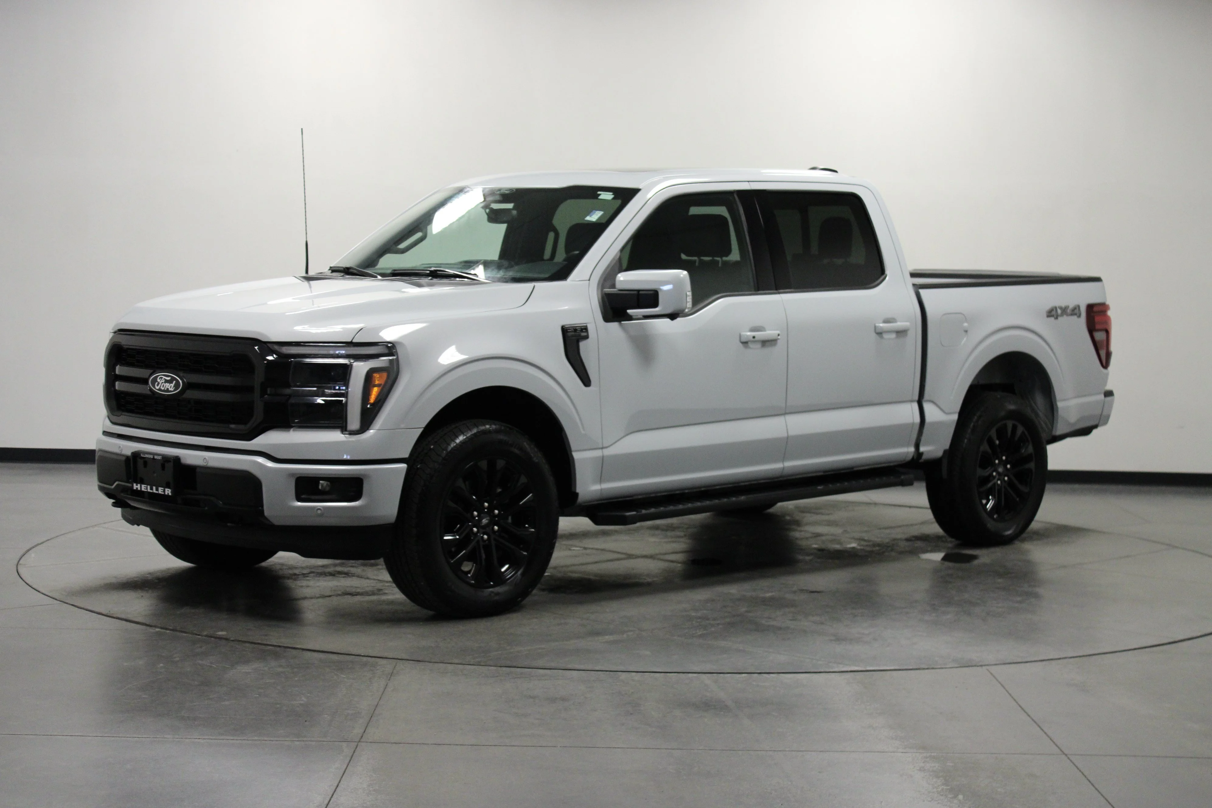Used 2025 Space White Metallic Ford LARIAT image 8