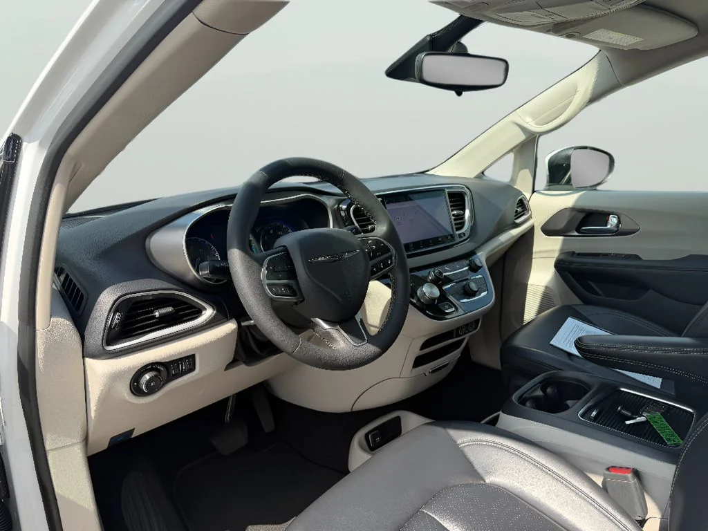 Used 2023 Bright White Clearcoat Chrysler Touring L image 20