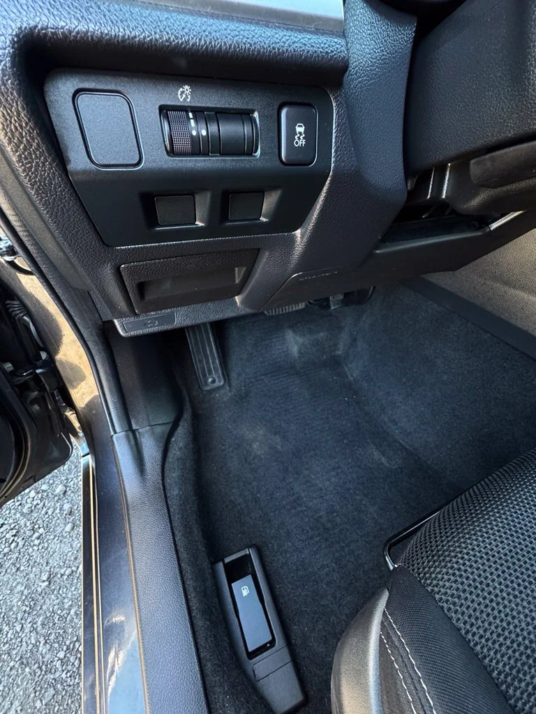 Used 2015 Dark Gray Metallic Subaru 2.0i Premium image 15