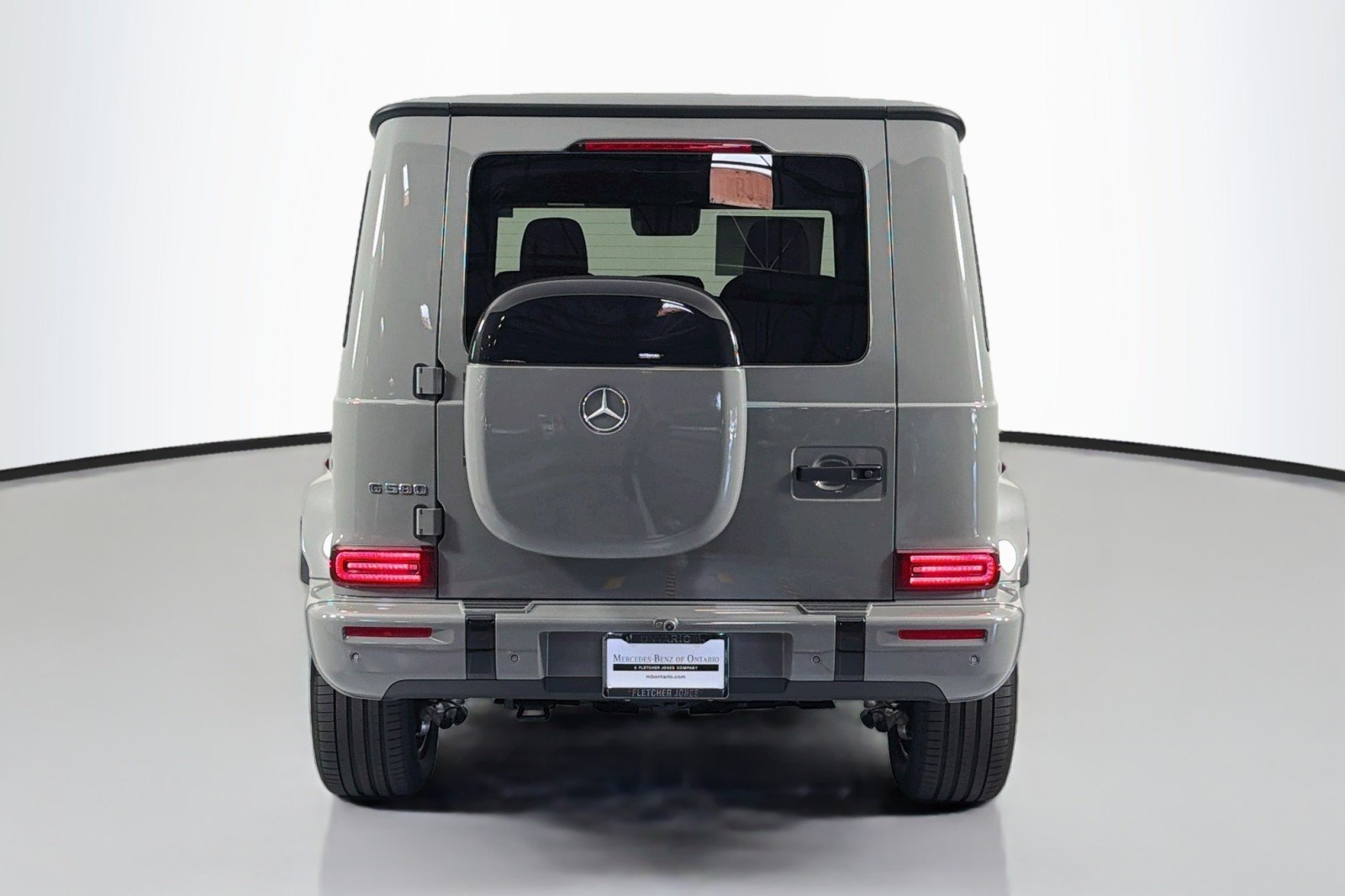 New 2027 MANUFAKTUR Arabian Grey Mercedes-Benz G 580e SUV image 3