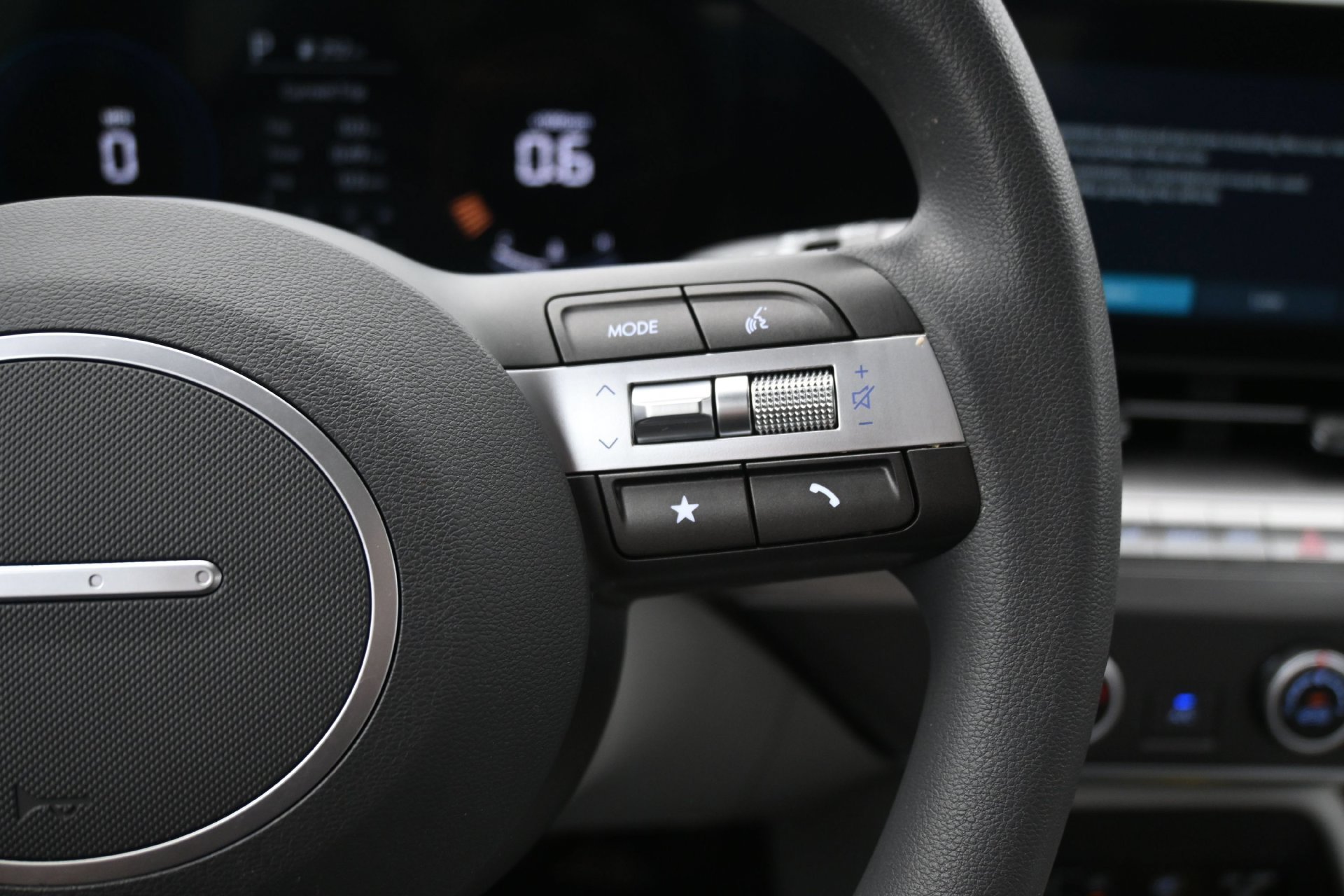 2024 Hyundai Kona SE - Photo 21