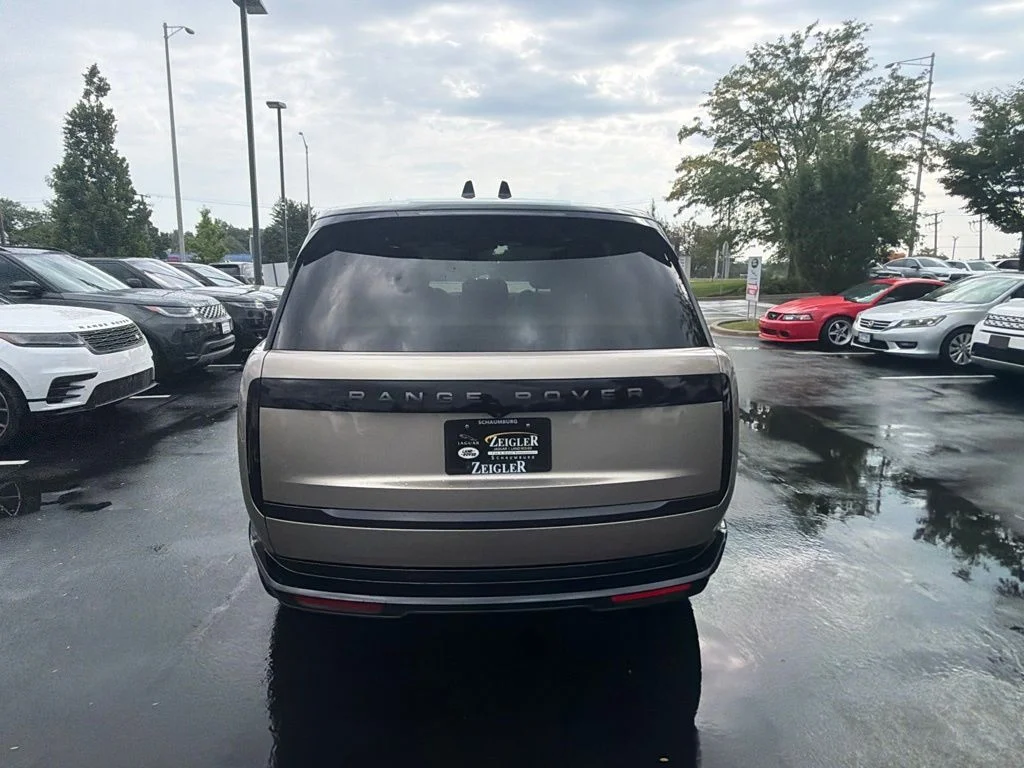 Used 2025 Batumi Gold Premium Metallic Land Rover SE image 4