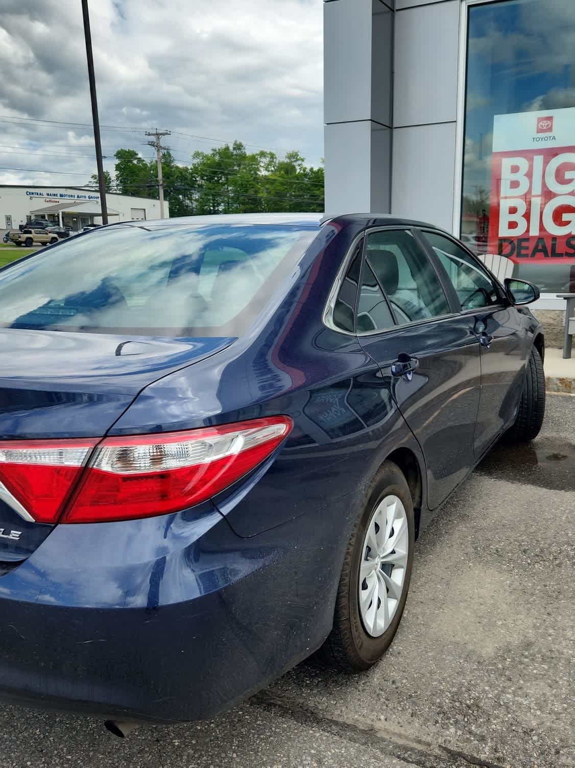Used 2015 Parisian Night Pearl Toyota LE image 3