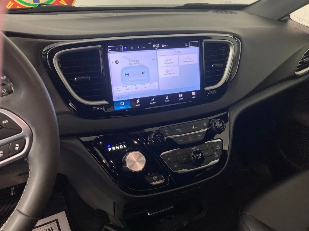 Used 2025 Chrysler Pacifica Select with VIN 2C4RC1BG8SR574885 for sale in Monticello, Minnesota