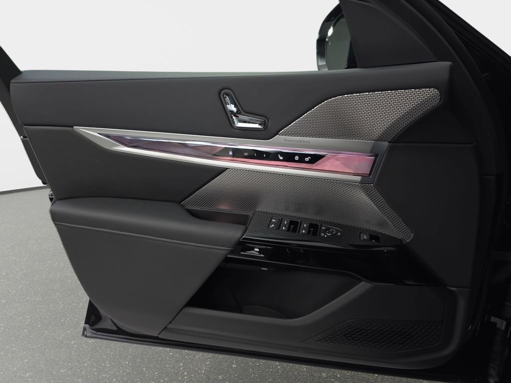 New 2026 Black Sapphire Metallic BMW 750e xDrive image 26