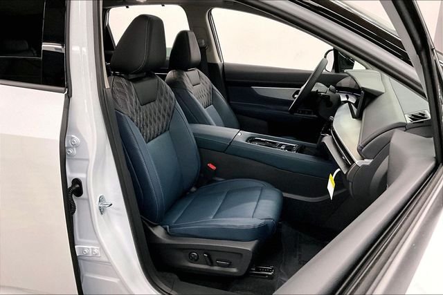 New 2026 Everest White Pearl/Black Nissan Platinum image 40