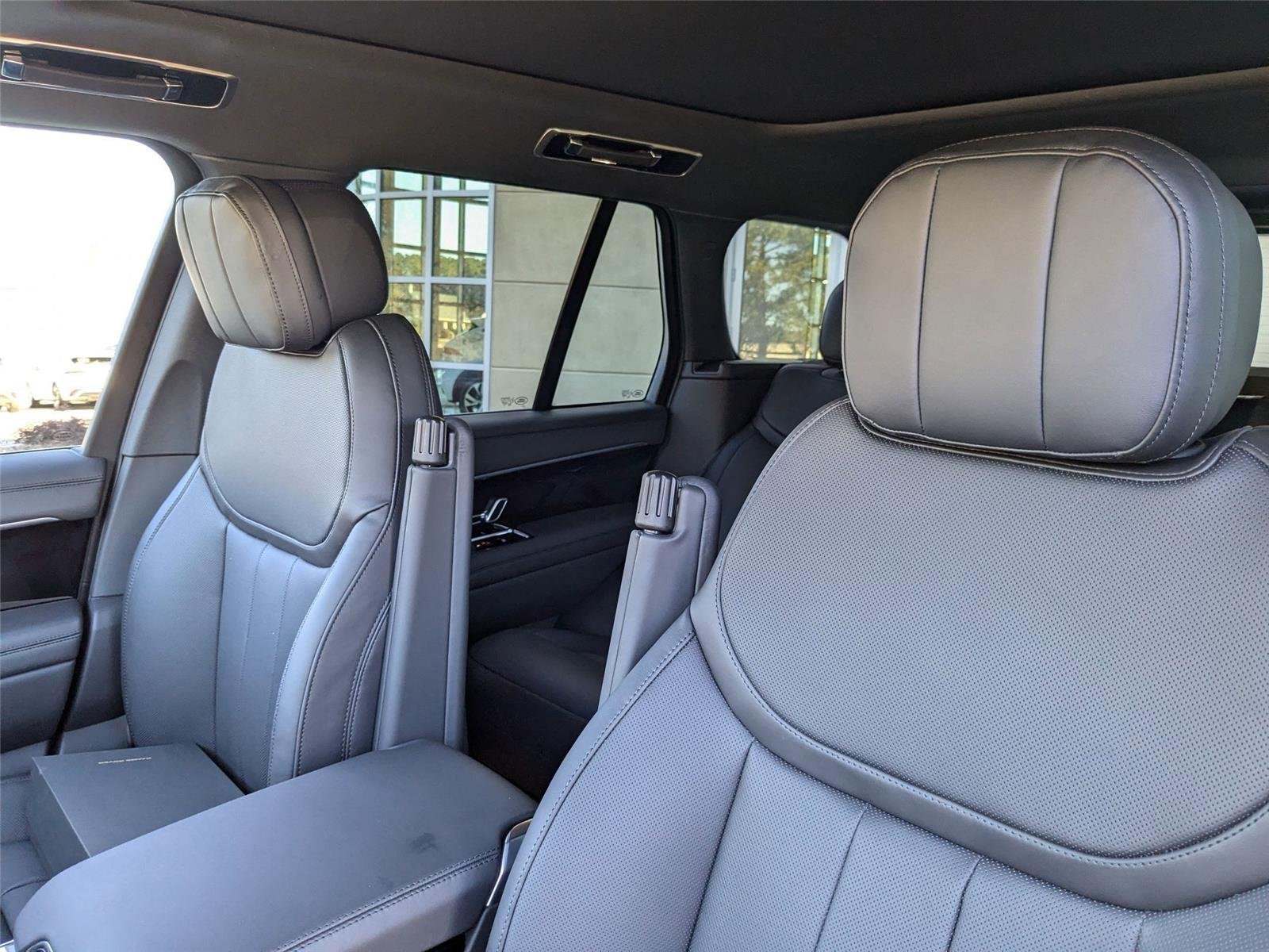 New 2025 Carpathian Grey LAND ROVER SE PHEV image 13