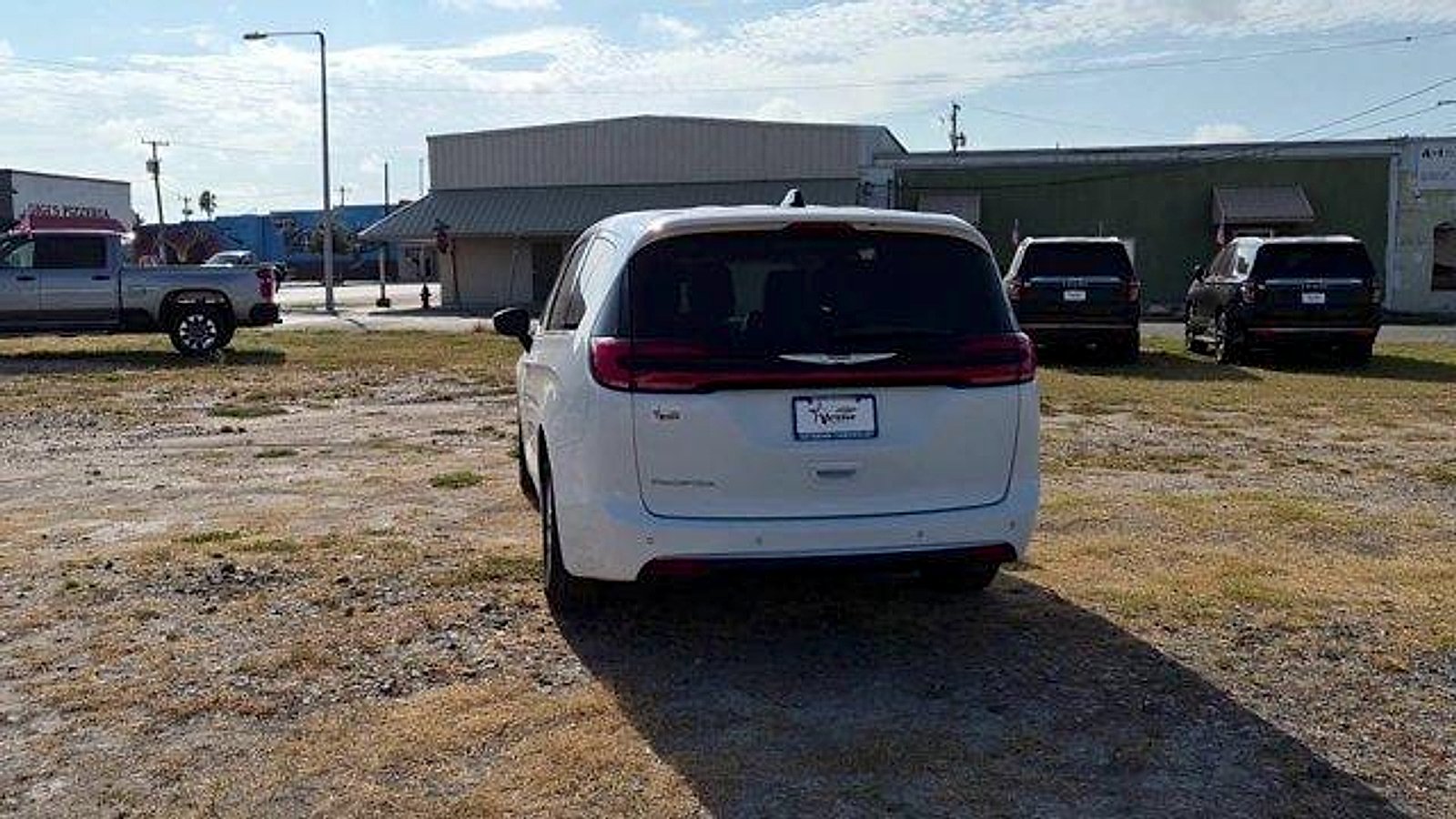 Used 2023 Bright White Clearcoat Chrysler Touring L image 7