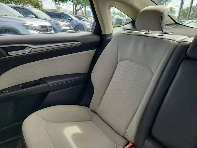 2019 Ford Fusion SE - Photo 14