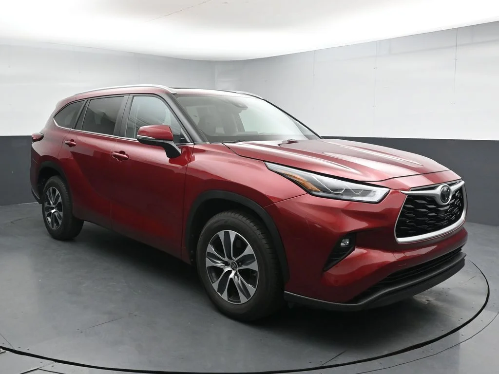 2023 Toyota Highlander XLE - Photo 2