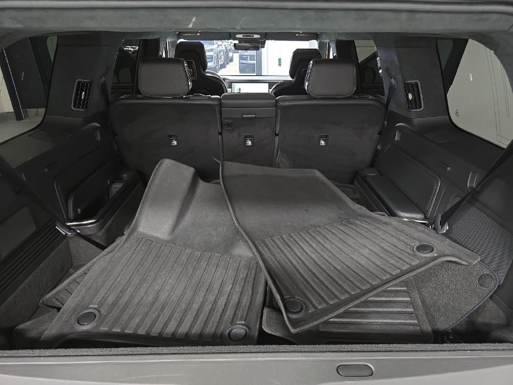 Used 2025  Rivian Adventure Dual Motor Standard Pack image 29