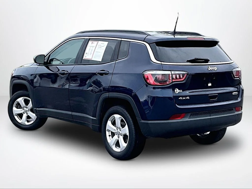 Used 2019 Blue Jeep Latitude image 14