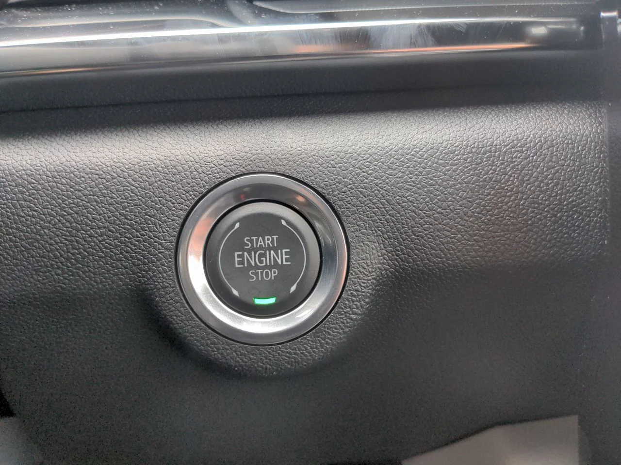 New 2026 Sterling Metallic GMC Elevation image 17