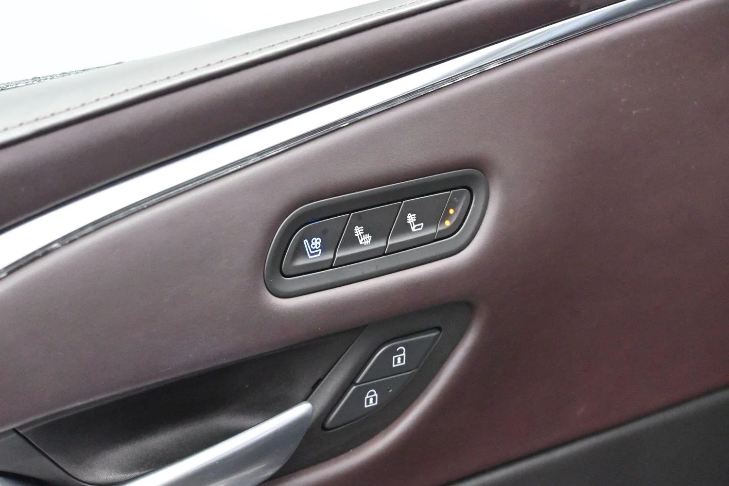Used 2021 Crystal White Tricoat Cadillac Sport Platinum image 10