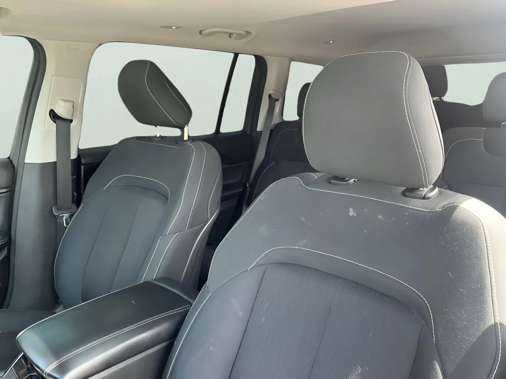 Used 2021 Silver Jeep Laredo image 17