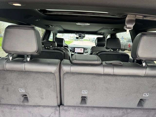 New 2026 Bright White Clear-Coat Exterior Paint Jeep Limited Altitude image 35