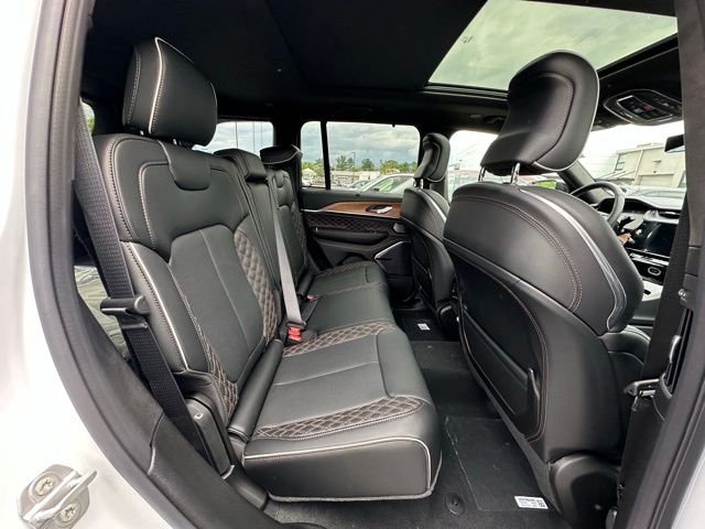 New 2026 Bright White Clear-Coat Exterior Paint Jeep Summit image 29