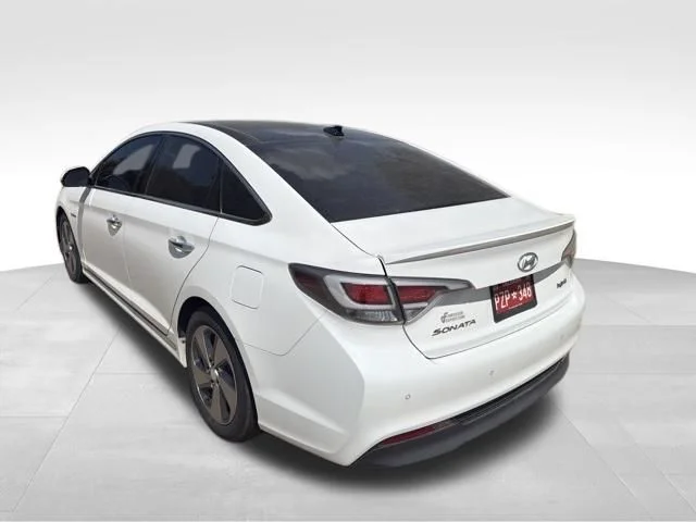 Used 2016 White Hyundai Limited image 6