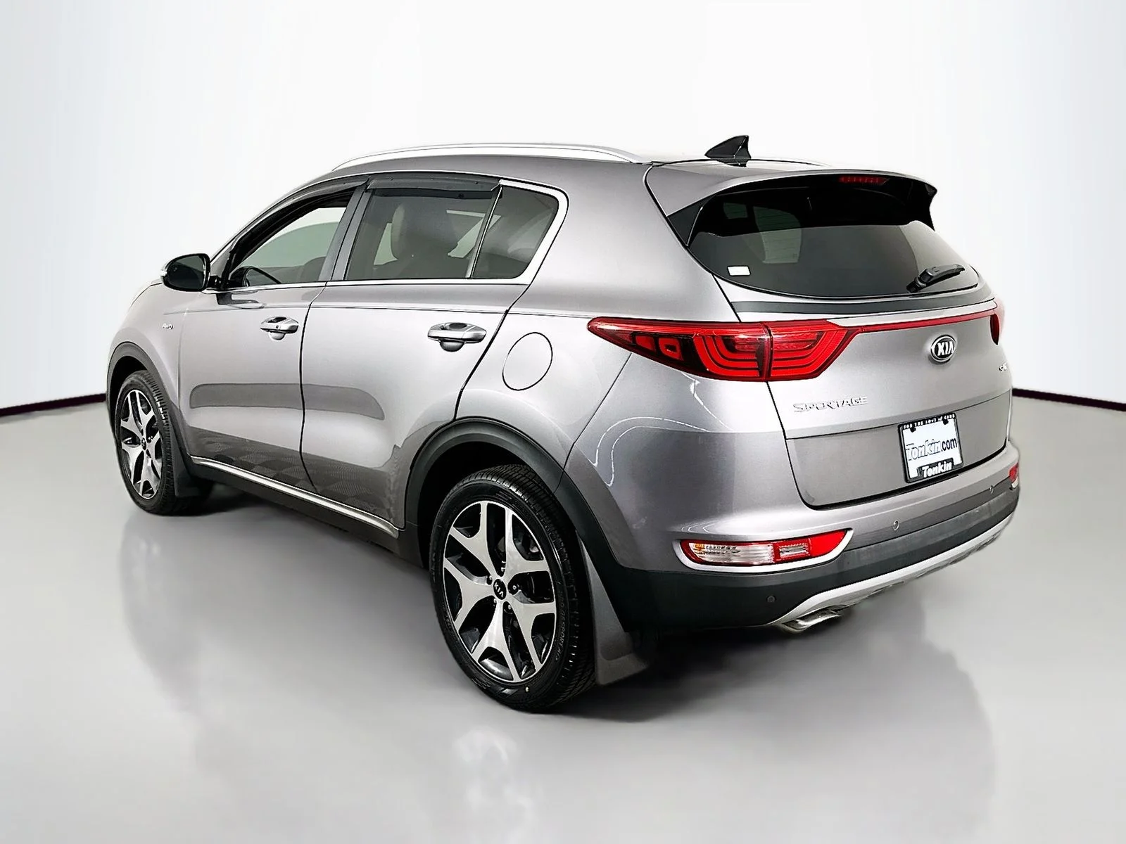 Used 2017 Mineral Silver Kia SX image 5