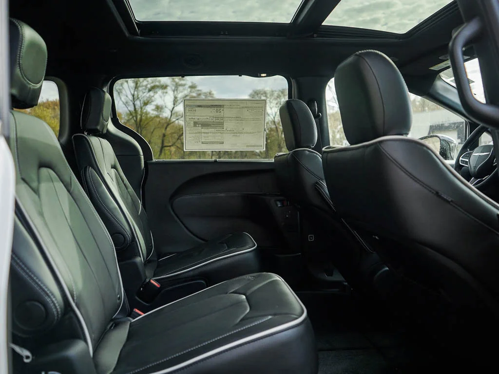 2026 Chrysler Pacifica Limited - Photo 12