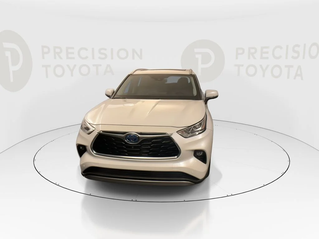 Used 2024 Pearl Toyota Platinum image 6