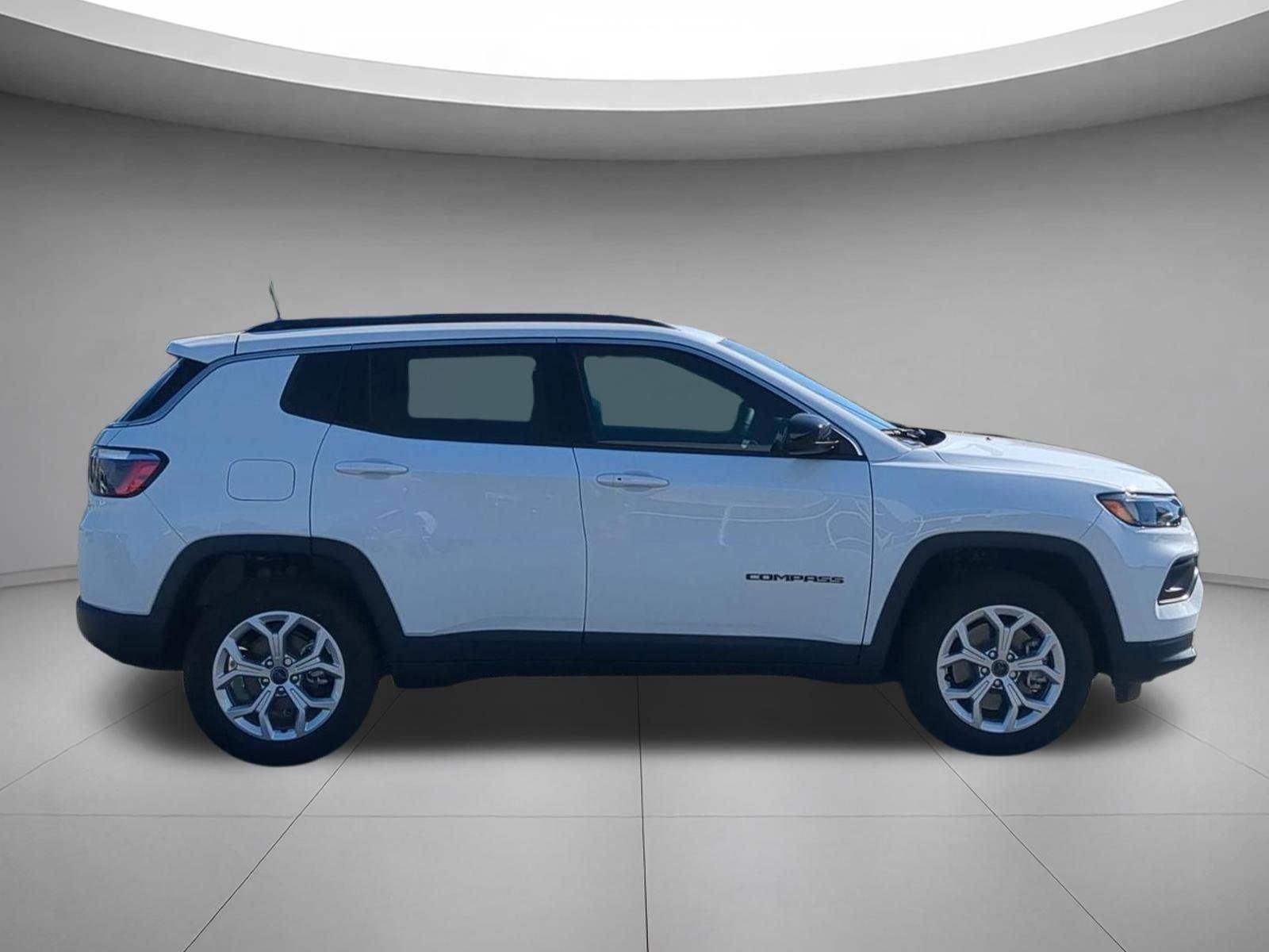 Used 2026 Bright White Clearcoat Jeep Latitude image 6