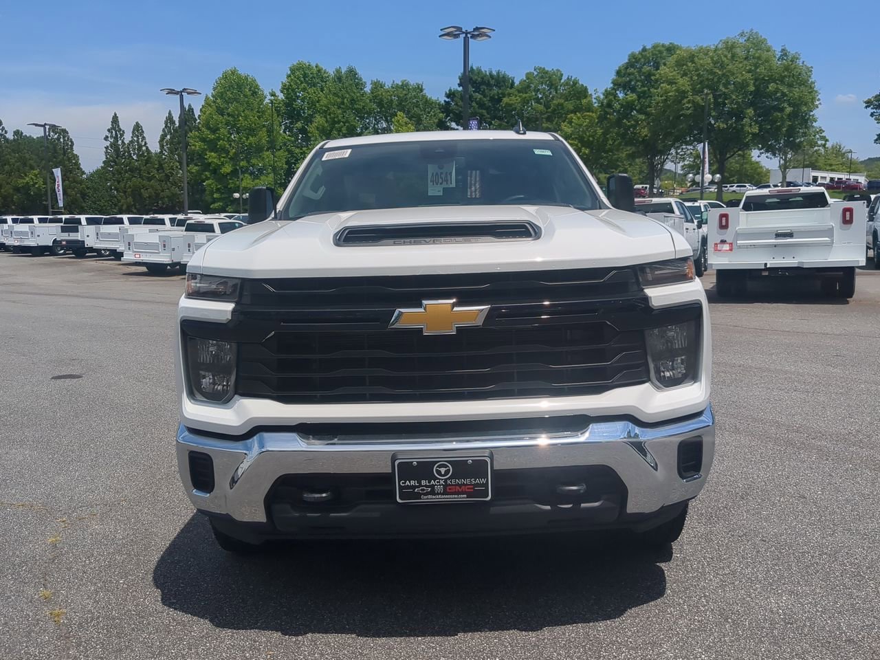 New 2026 Summit White Chevrolet WT image 3