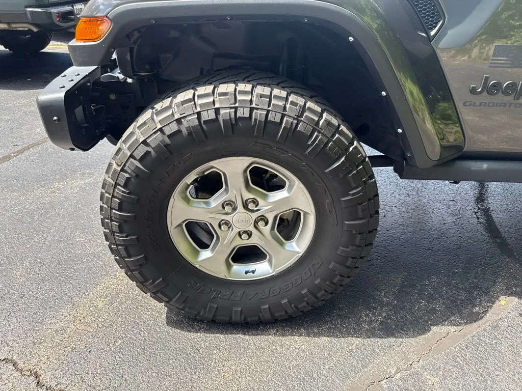 Used 2021 Gray Jeep  image 11