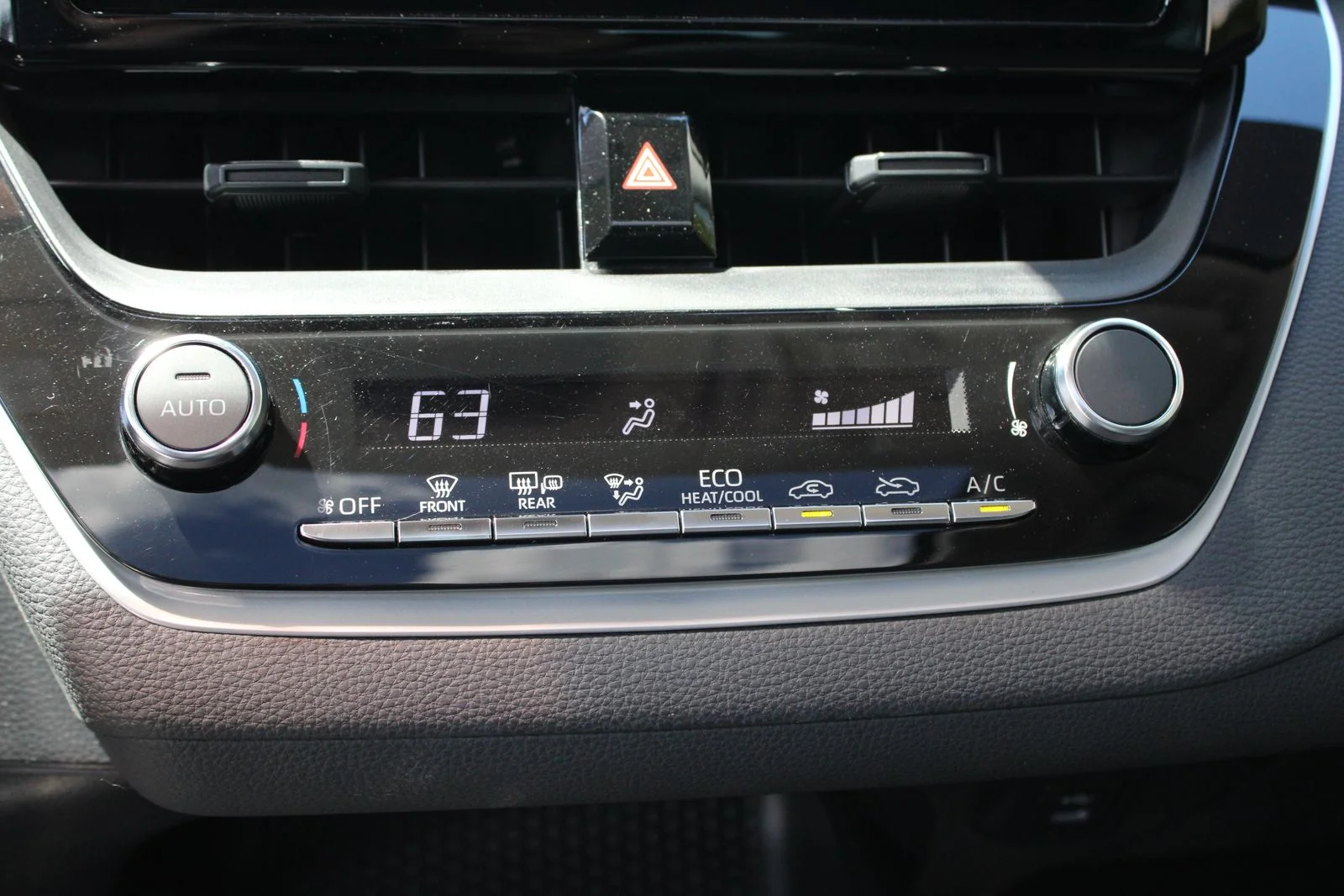Used 2023  Toyota LE image 22