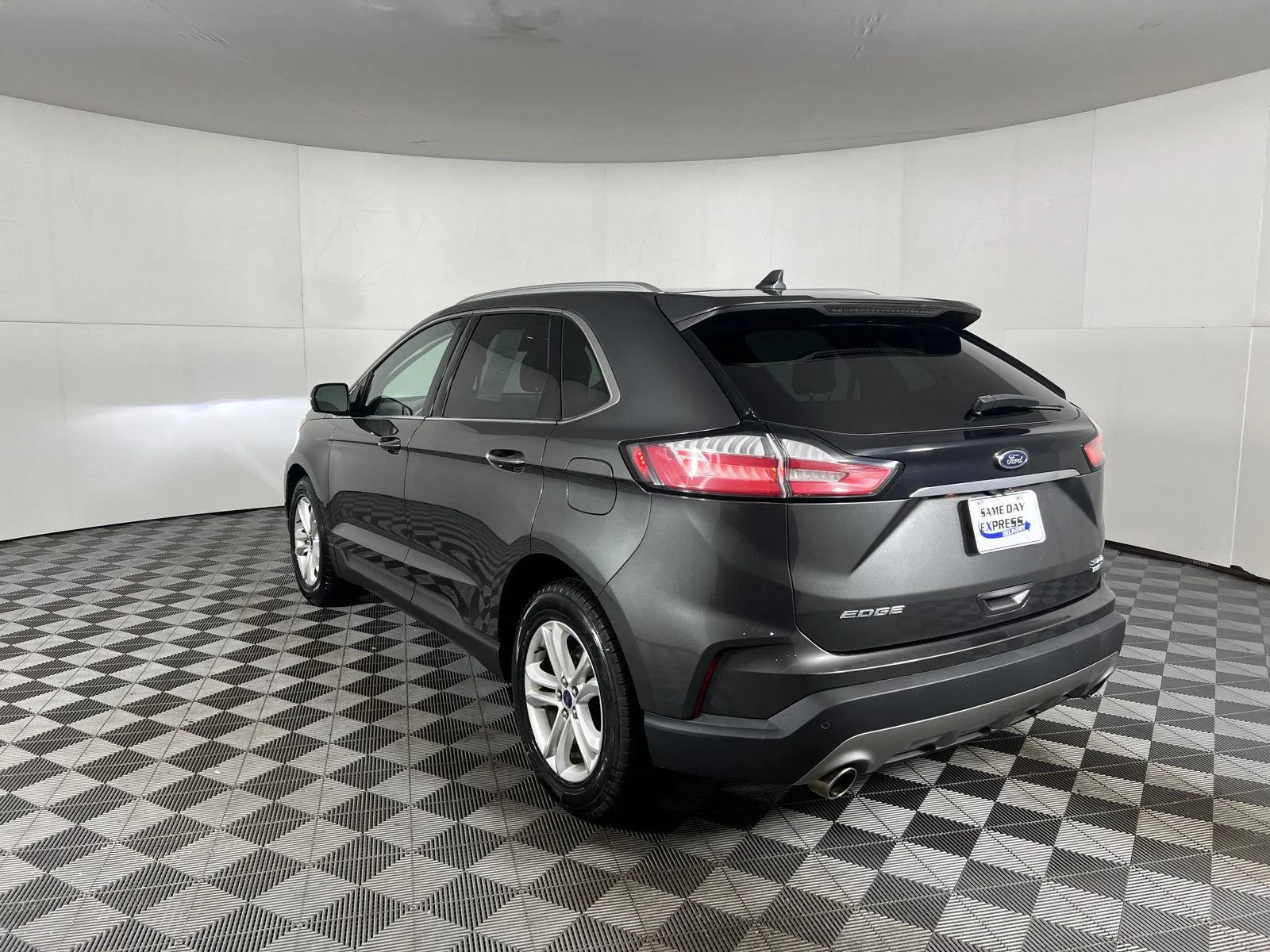 Used 2019 Magnetic Ford SEL image 4