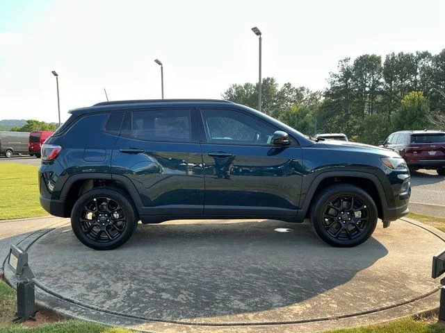 New 2026 Fathom Blue Pearl-Coat Exterior Paint Jeep Latitude image 8