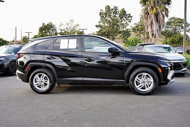 Used 2025 Black Hyundai SE image 6