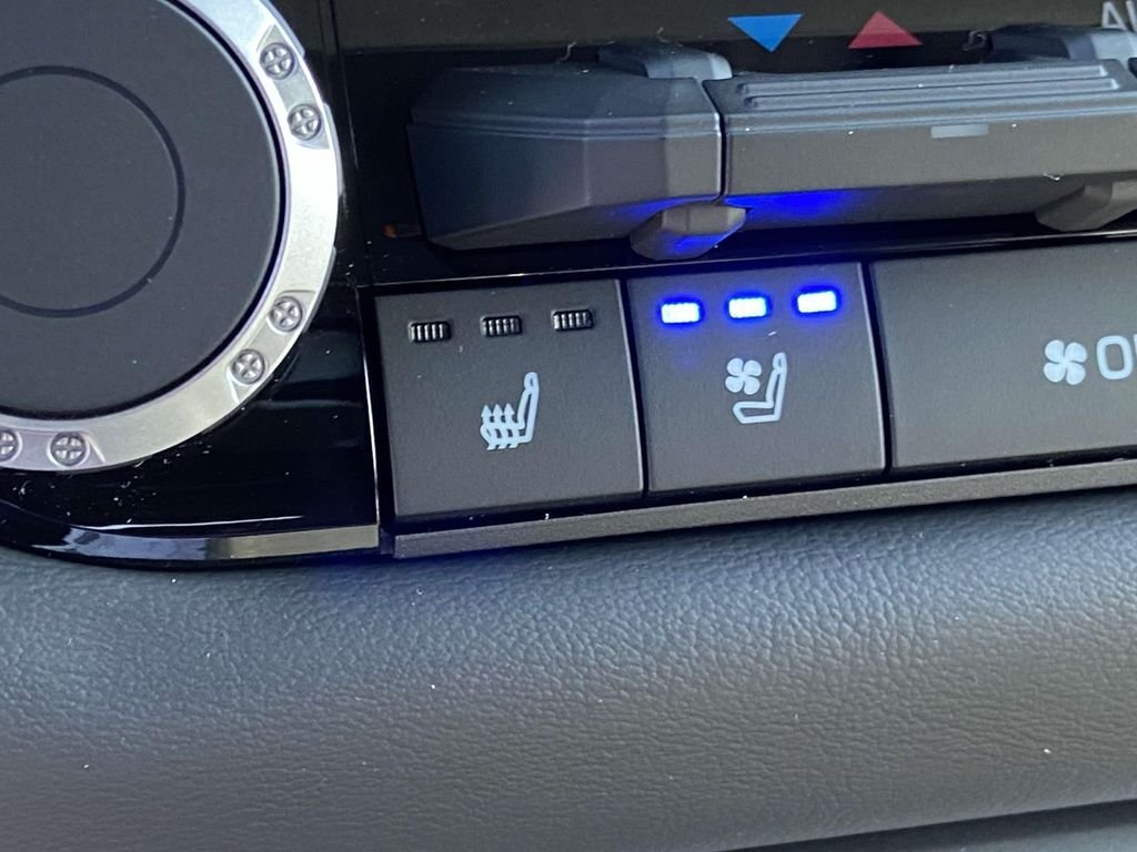 2025 Toyota Tundra Platinum - Photo 28