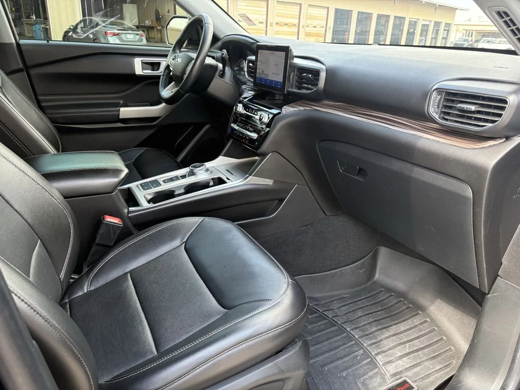 Used 2022 Black Metallic Ford Limited image 30