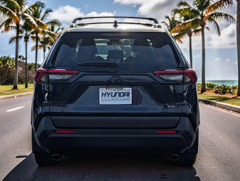 2025 Toyota RAV4 XLE - Photo 6