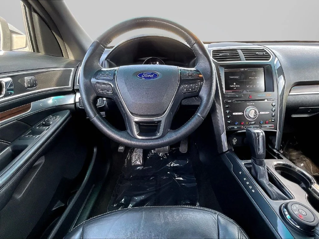 Used 2016 Silver Ford Limited image 8