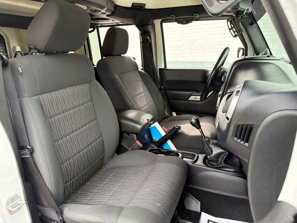 2011 Jeep Wrangler Unlimited Rubicon - Photo 12