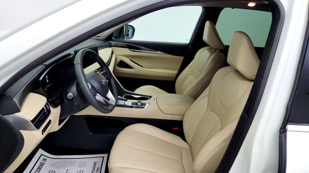 Used 2025 Majestic White INFINITI LUXE AWD image 20
