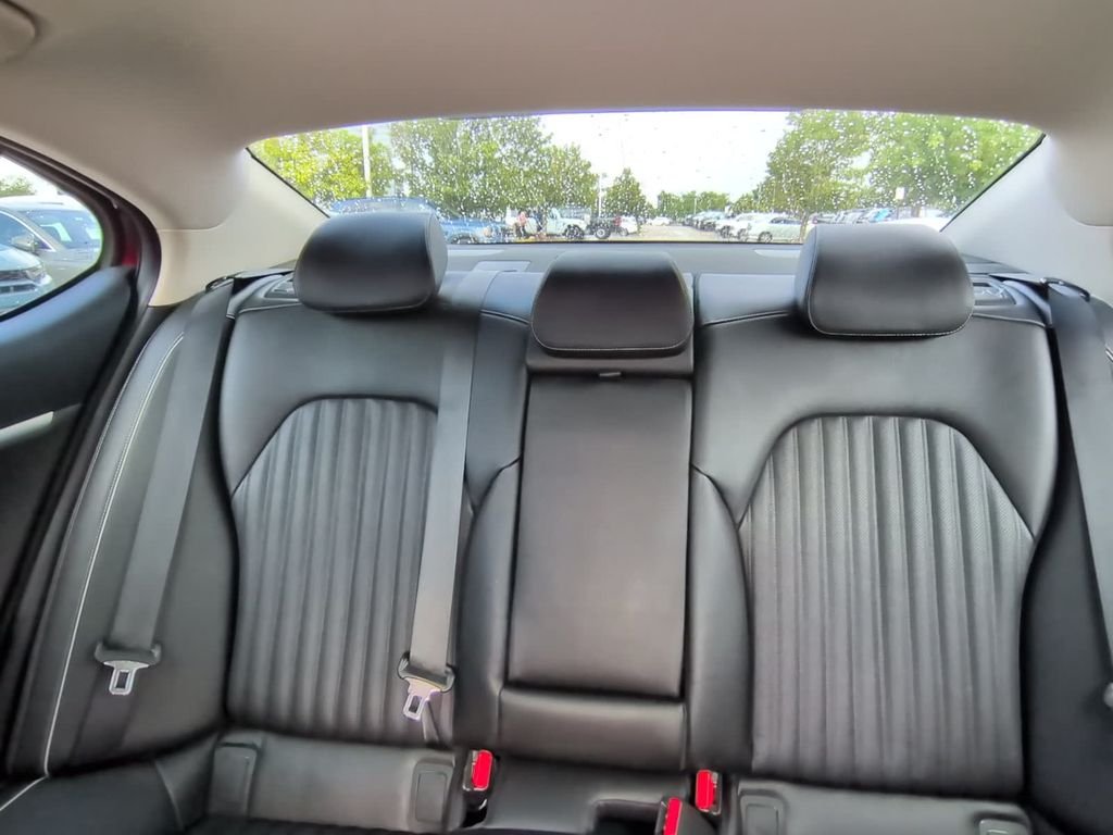 Used 2022 Red Genesis 2.0T image 12