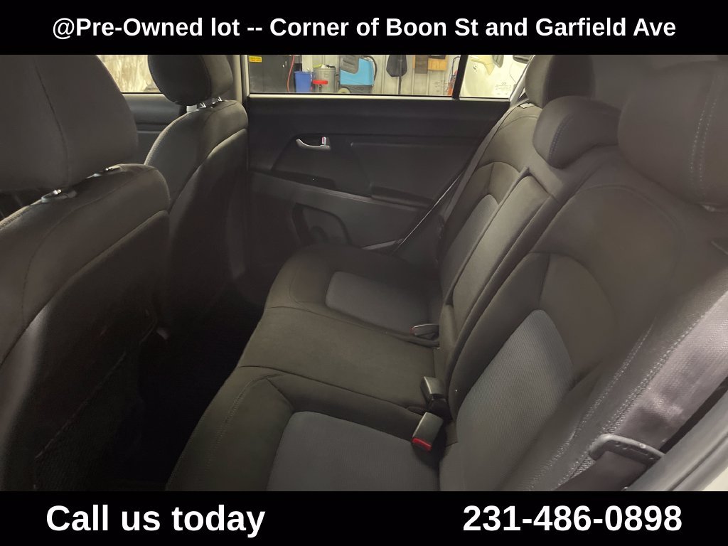 Used 2016 White Kia LX image 24
