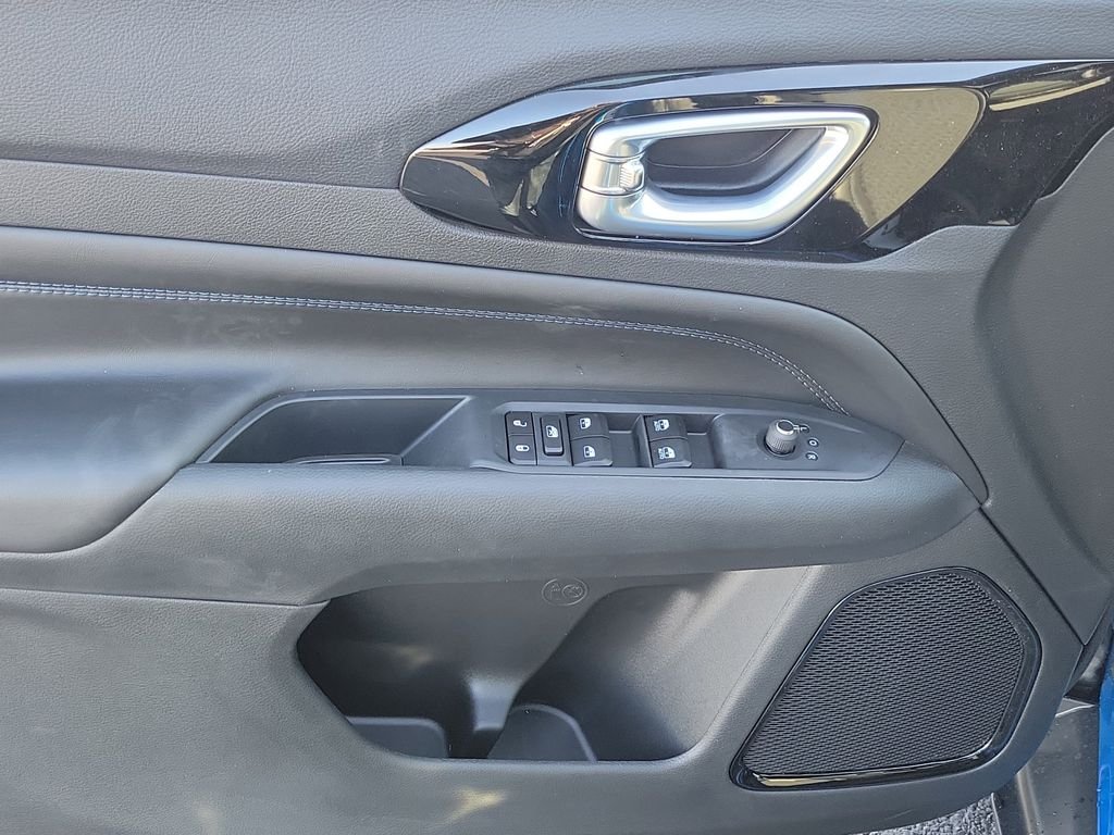 New 2026 Hydro Blue Pearlcoat Jeep Latitude image 18