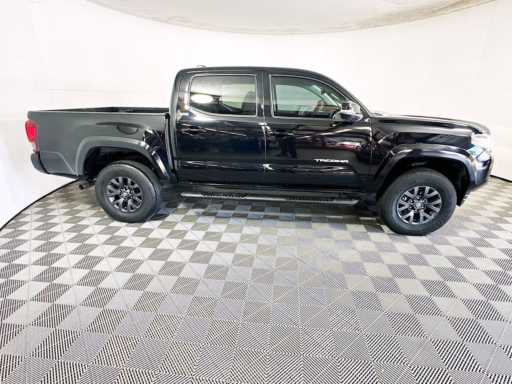 2023 Toyota Tacoma thumbnail 4