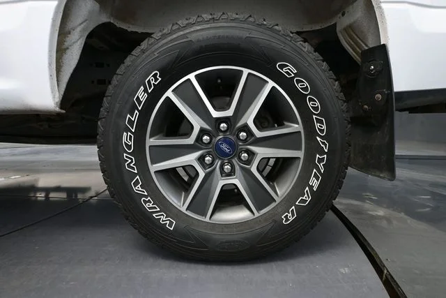 Used 2016 White Ford XL image 9
