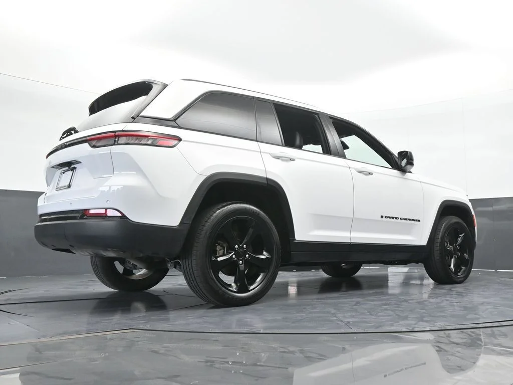 Used 2023 Bright White Clearcoat Jeep Altitude X image 59