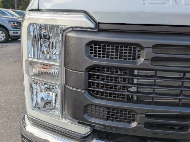 New 2027 Oxford White Ford F-350® XL image 10