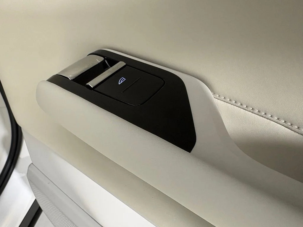 New 2026 Crystal White Volvo Plus image 16