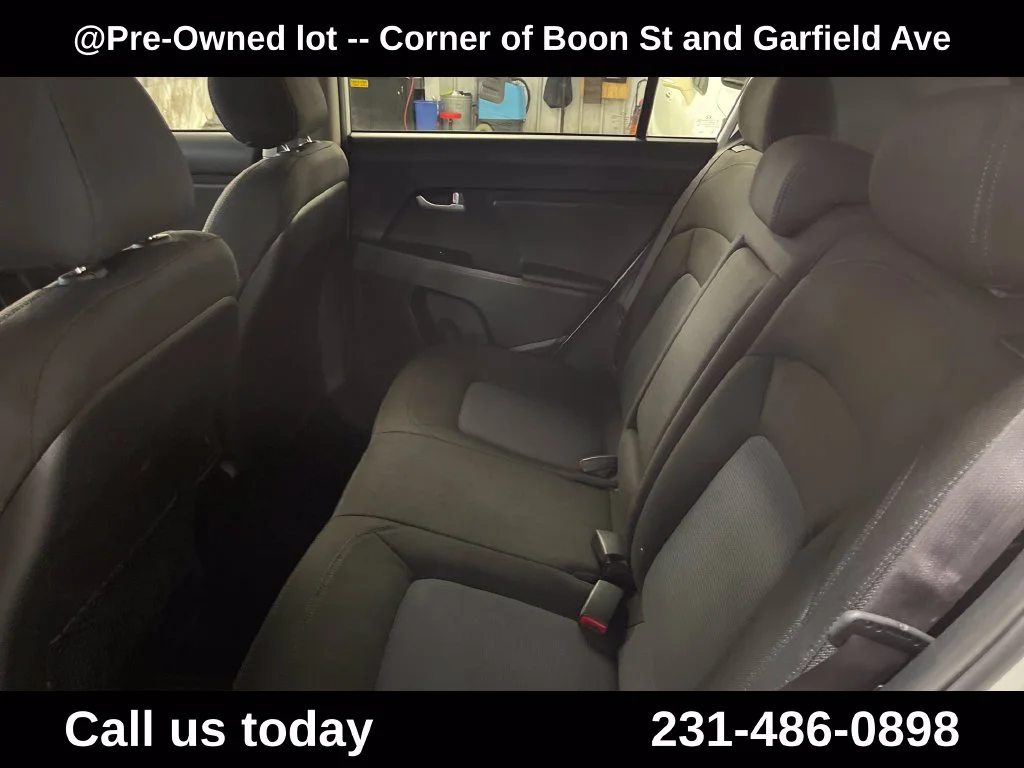 Used 2016 White Kia LX image 24