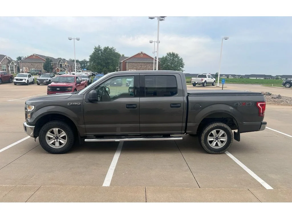 Used 2016 Magnetic Metallic Ford XLT image 5