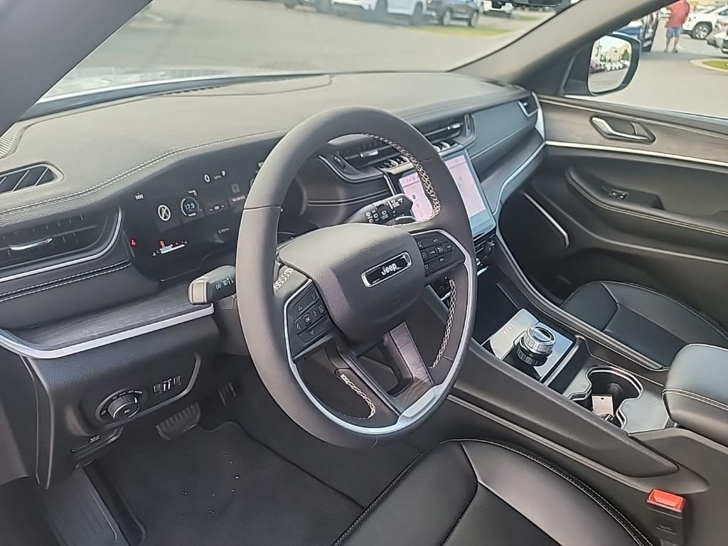 Used 2025 Silver Jeep Limited image 31