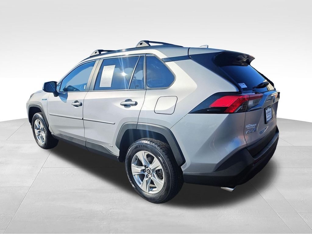 Used 2021 Silver Toyota XLE image 3